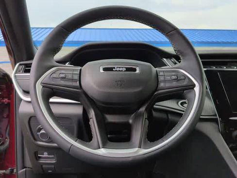 Used 2024 Jeep Grand Cherokee L Laredo image 23