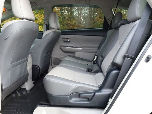 Used 2017 Toyota Prius V Five image 5