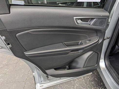 Used 2024 Ford Edge Titanium image 13