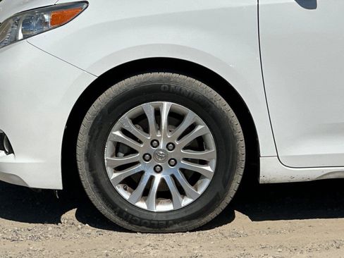 Used 2014 Toyota Sienna XLE FWD image 25
