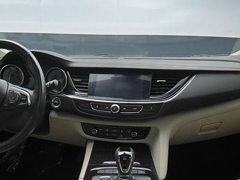Used 2018 Buick Regal Essence w/ Driver Confidence Package #1 AWD/4WD image 29