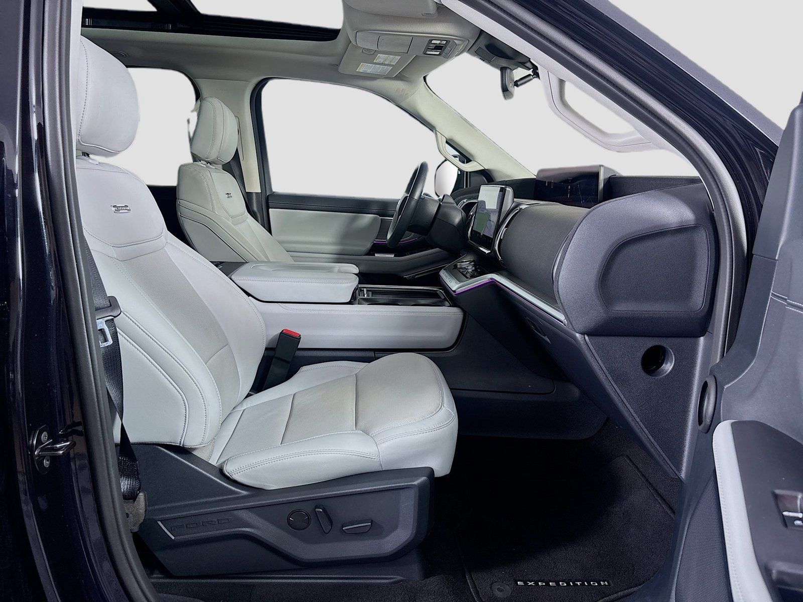 Used 2025 Ford Expedition Platinum AWD/4WD image 31