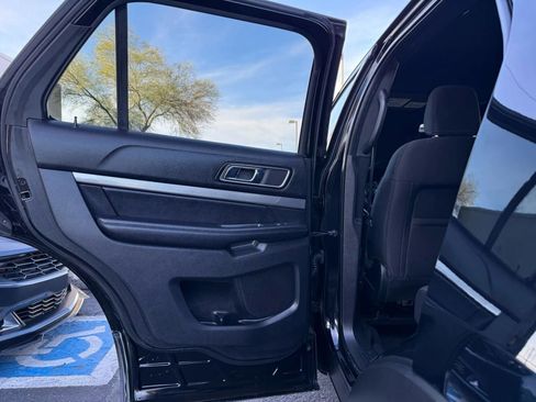 Used 2018 Ford Explorer XLT image 36