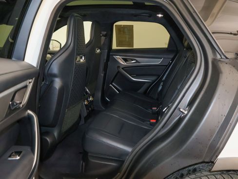 Used 2021 Jaguar F-PACE SVR image 19