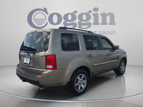 Used 2010 Honda Pilot Touring image 5