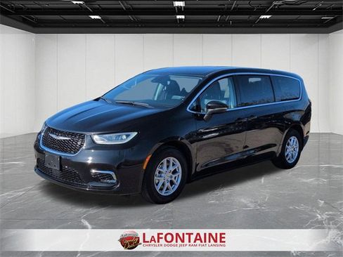 Certified 2023 Chrysler Pacifica Touring-L image 1