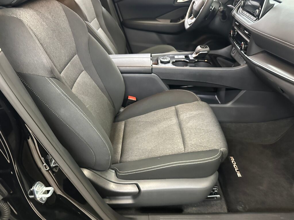 Used 2026 Nissan Rogue SV AWD/4WD image 32