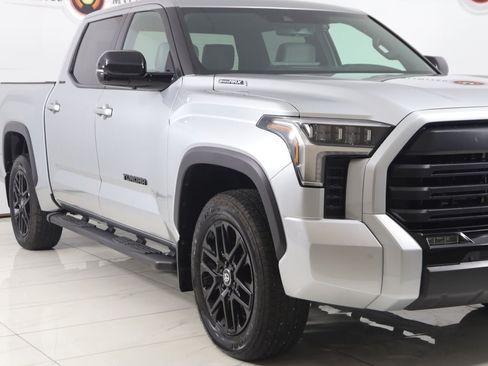 Used 2025 Toyota Tundra Limited AWD/4WD image 39