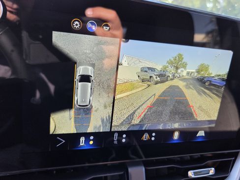 New 2026 Chevrolet Equinox LT w/ Safety and Technology Package FWD image 27