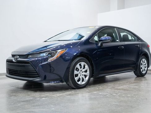 Used 2023 Toyota Corolla LE image 3