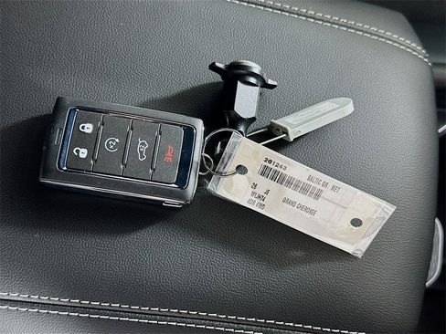 New 2026 Jeep Grand Cherokee Altitude image 20