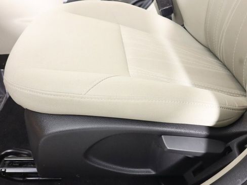 Used 2018 Ford Focus SE image 26