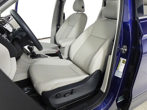 Used 2022 Volkswagen Tiguan SE image 19