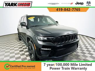 Used 2025 Jeep Grand Cherokee Limited w/ Black Appearance Package 360° Tour