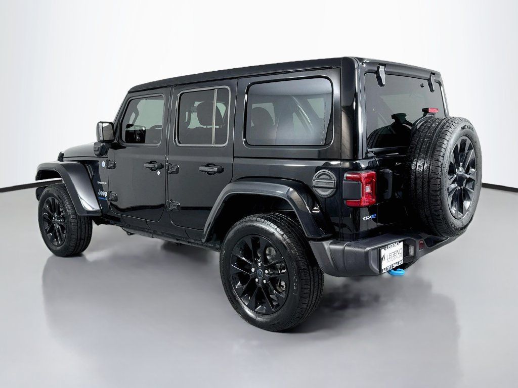 Used 2024 Jeep Wrangler Unlimited Sahara AWD/4WD image 9