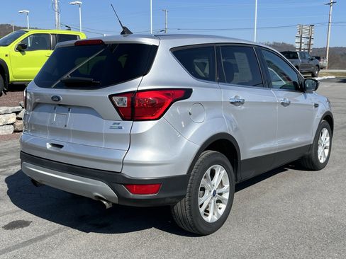 Used 2019 Ford Escape SE image 3