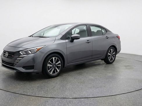 Used 2025 Nissan Versa SV image 3