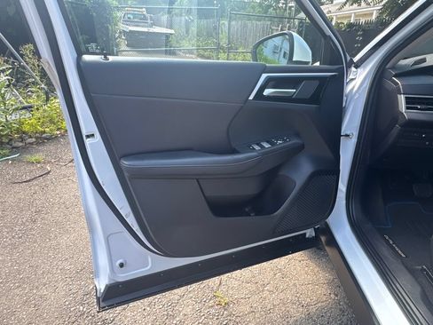 Used 2024 Mitsubishi Outlander 4WD Plug-In Hybrid image 10