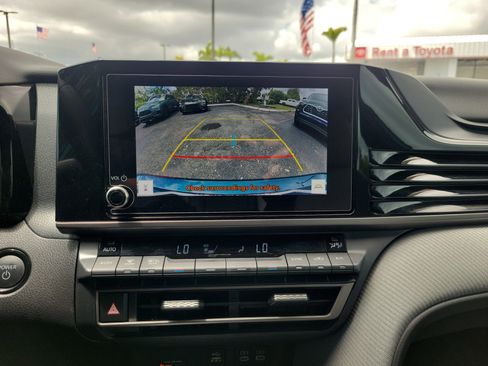Used 2025 Toyota Camry SE FWD image 28