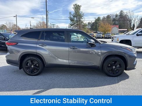 Used 2023 Toyota Highlander LE FWD image 10