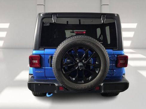 Used 2022 Jeep Wrangler Unlimited Sahara image 6