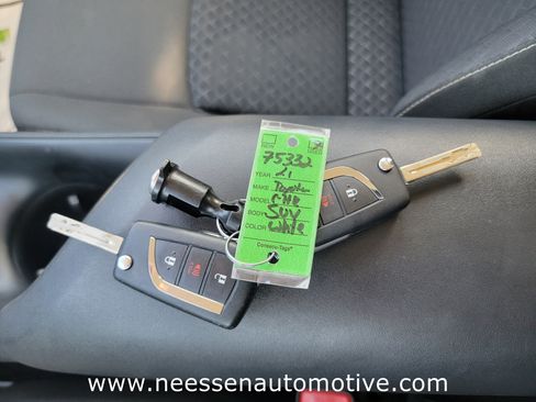 Used 2021 Toyota C-HR LE image 27