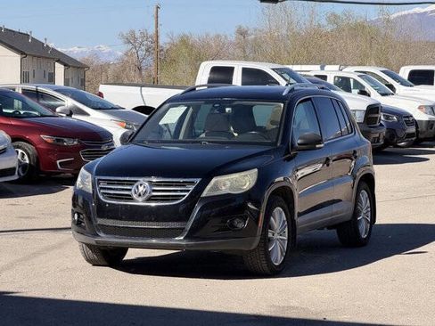 Used 2011 Volkswagen Tiguan S image 9