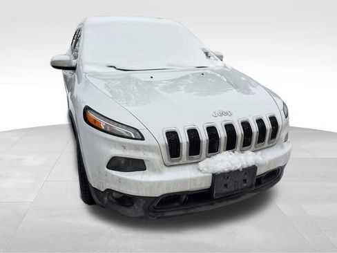 Used 2018 Jeep Cherokee Latitude Plus w/ Comfort/Convenience Group image 7