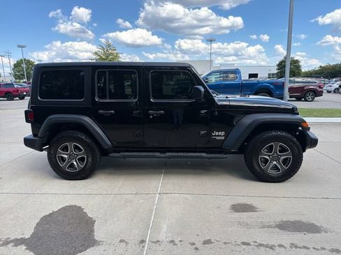 Used 2018 Jeep Wrangler Unlimited Sport S AWD/4WD image 6