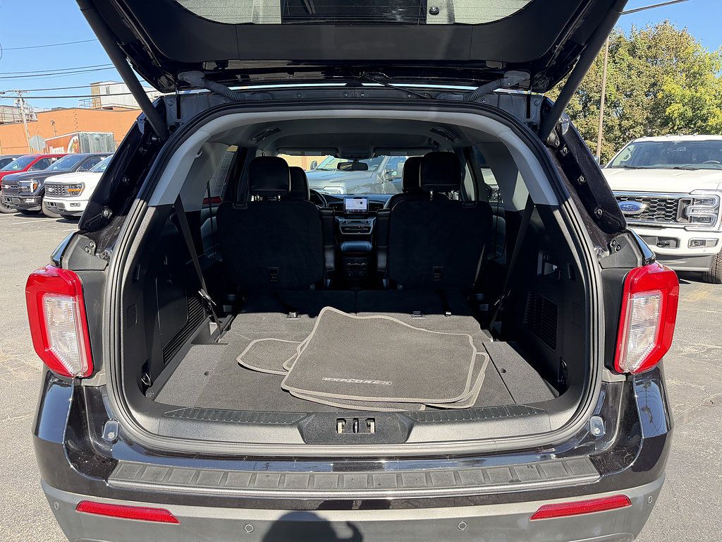 Certified 2022 Ford Explorer XLT w/ Equipment Group 202A AWD/4WD image 5