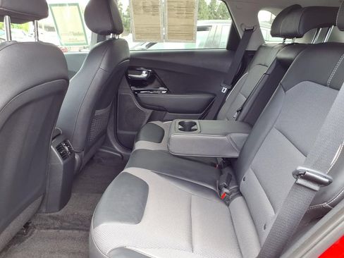 Certified 2022 Kia Niro EX FWD image 11