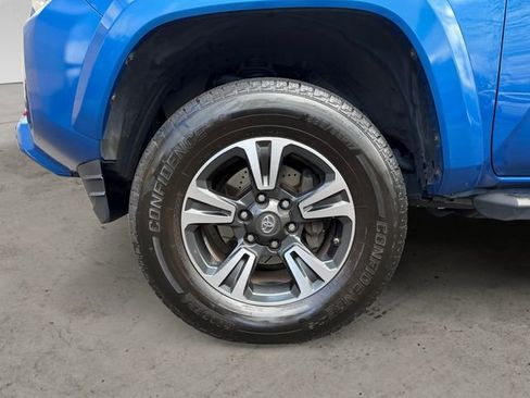Used 2018 Toyota Tacoma TRD Sport w/ Technology Package AWD/4WD image 14