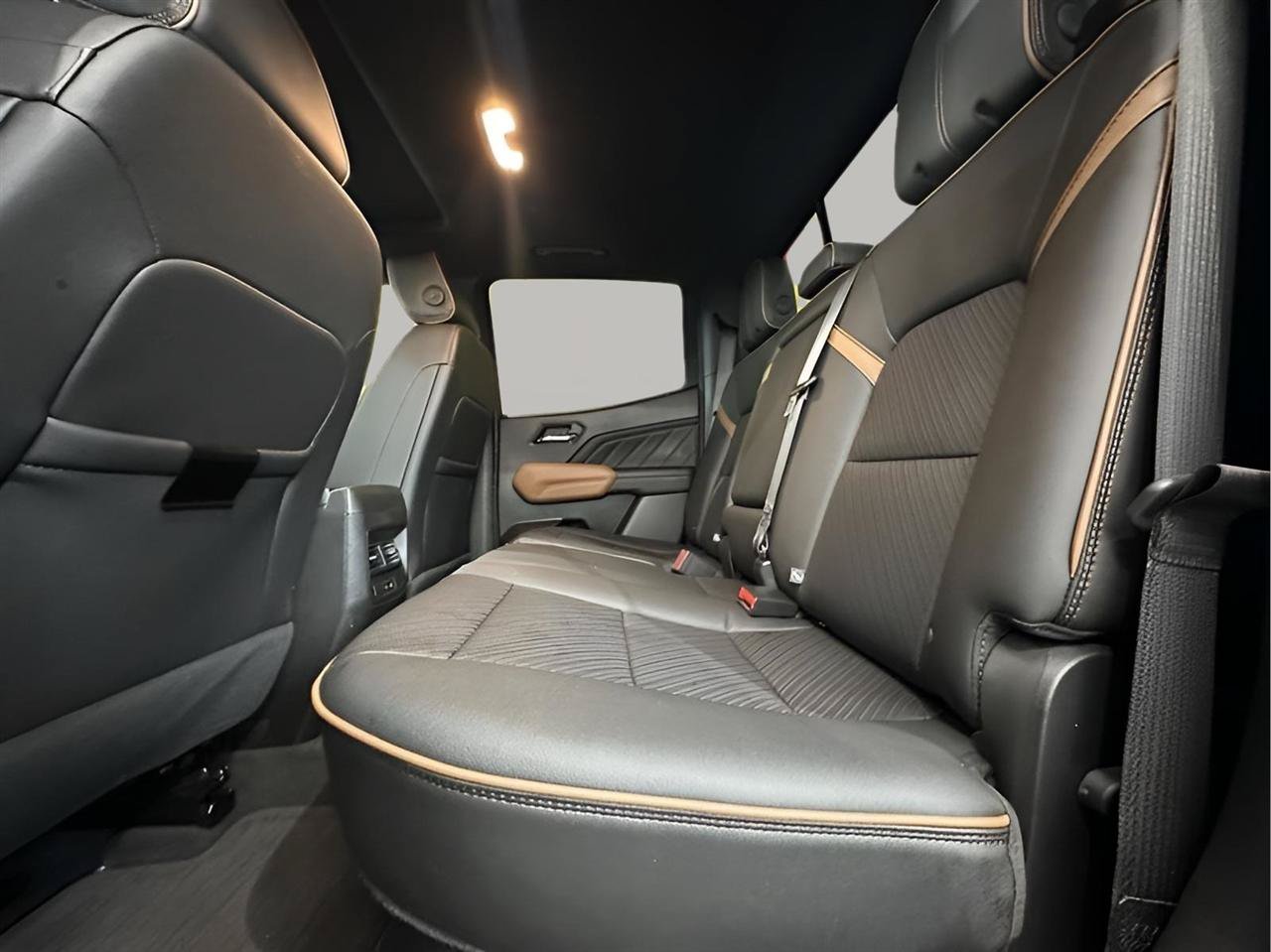 Used 2023 GMC Canyon AT4 w/ AT4 Premium Package AWD/4WD image 19