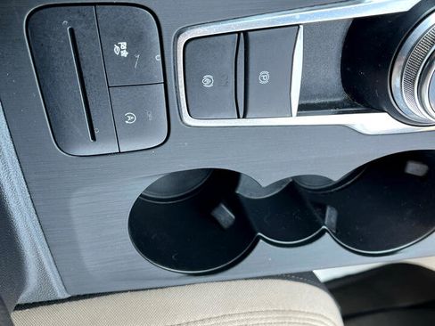 Used 2020 Ford Escape SE image 13