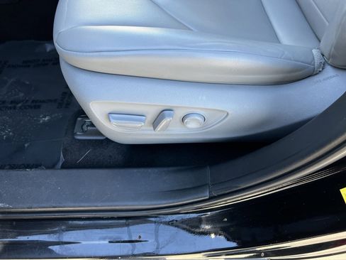 Used 2021 Toyota Highlander XLE image 14