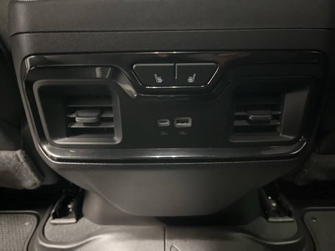 Used 2024 GMC Sierra 1500 AT4 w/ Technology Package AWD/4WD image 27