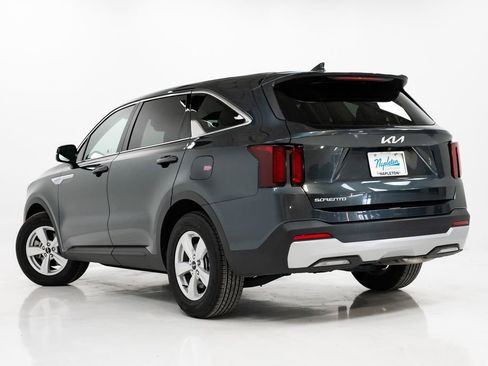 Certified 2025 Kia Sorento LX FWD image 29