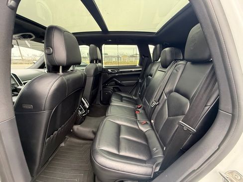Used 2018 Porsche Cayenne Platinum Edition image 17