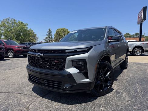 Used 2026 Chevrolet Traverse RS AWD/4WD image 2