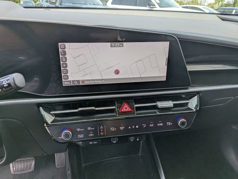 Certified 2024 Kia Niro EX FWD image 22