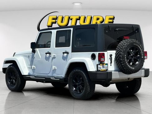 Used 2017 Jeep Wrangler Unlimited Sahara w/ Connectivity Group AWD/4WD image 6