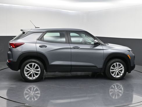 Used 2022 Chevrolet TrailBlazer LS w/ LPO, Blackout Package AWD/4WD image 8