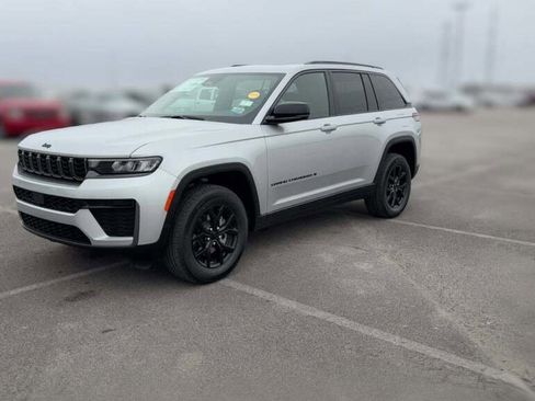 New 2026 Jeep Grand Cherokee Altitude image 1