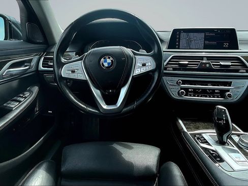Used 2022 BMW 740i RWD image 7