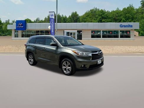 Used 2015 Toyota Highlander XLE AWD/4WD image 4