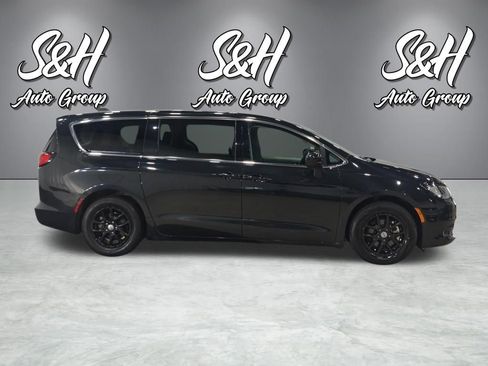 Used 2023 Chrysler Voyager LX FWD image 18