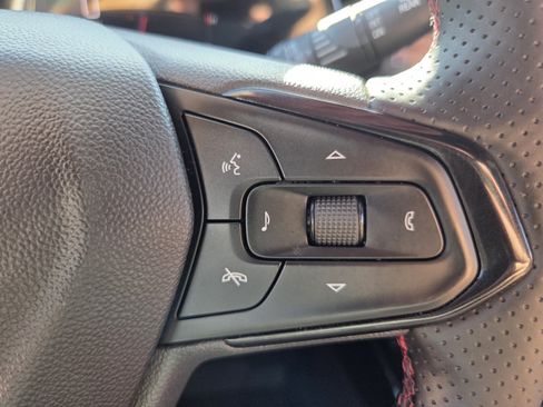 Used 2025 Chevrolet Trax RS w/ Driver Confidence Package FWD image 26