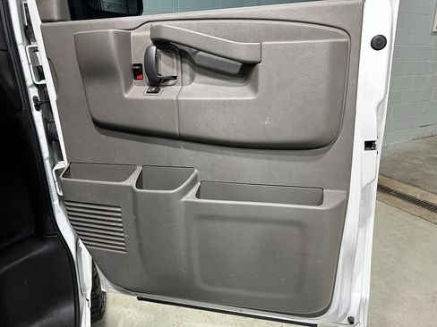 Used 2020 GMC Savana 2500 Extended w/ Enhanced Convenience Package RWD image 14