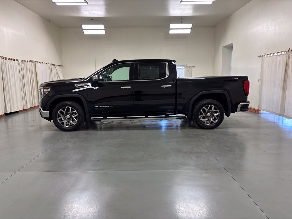 Used 2023 GMC Sierra 1500 SLT w/ SLT Premium Package AWD/4WD image 5