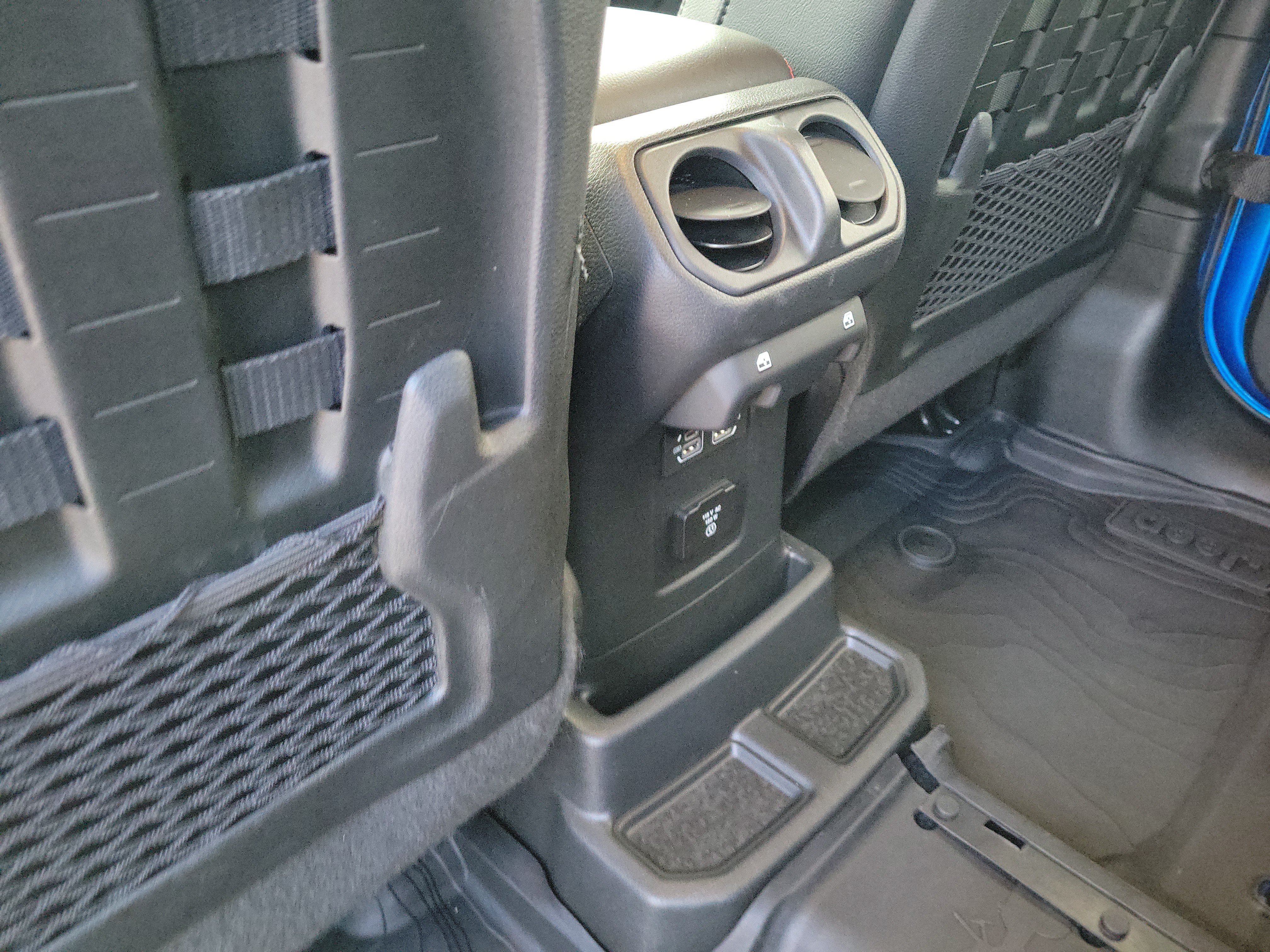 Used 2021 Jeep Wrangler Unlimited Rubicon AWD/4WD image 12